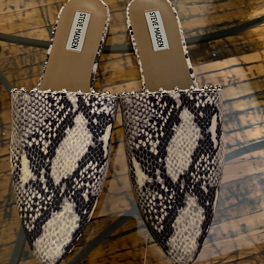 ✨Steve madden snake skin loafers ✨